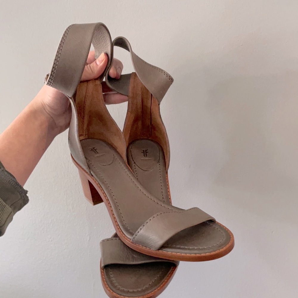 NWOT Frye block heel sandals